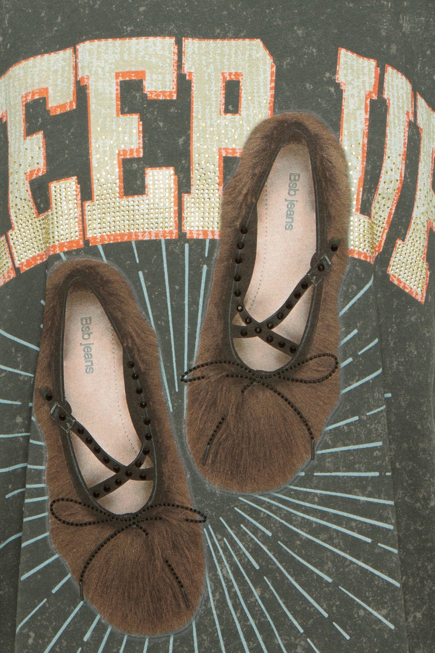 T-Shirt com estampado e strass