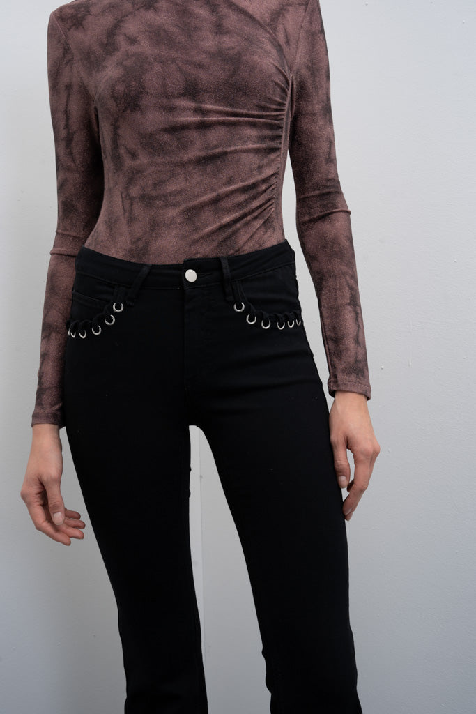 Calças com Ilhós Decorativos Goa Goa